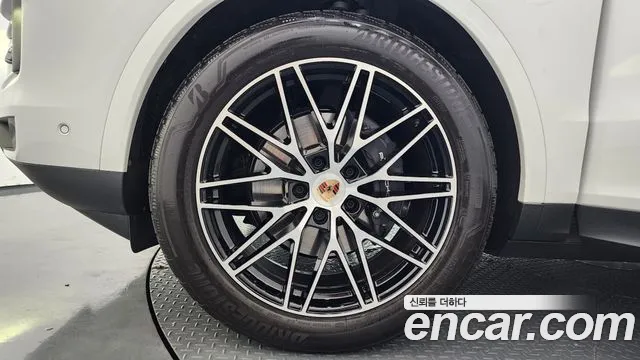 Porsche Cayenne 2025 thumb 5