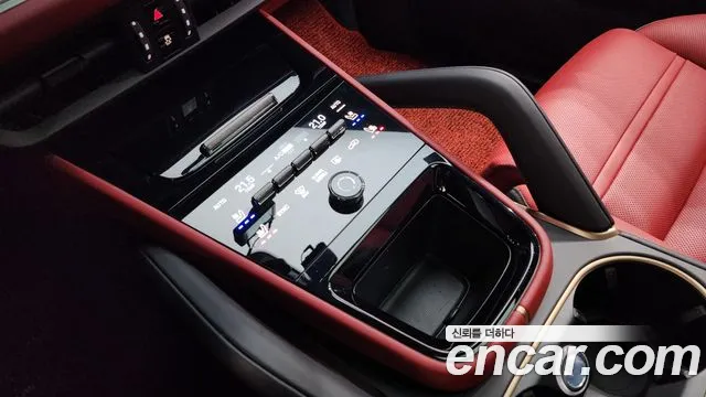Porsche Cayenne 2025 thumb 9