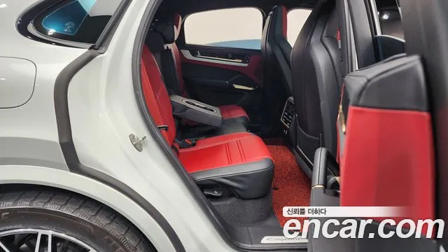 Porsche Cayenne 2025 thumb 11