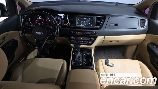 Kia Carnival 2016 thumb 6