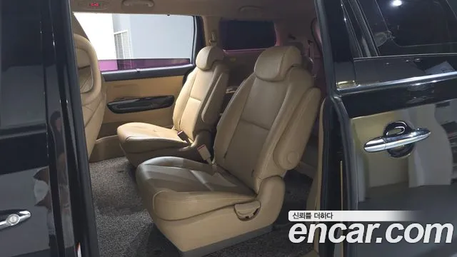 Kia Carnival 2016 thumb 11