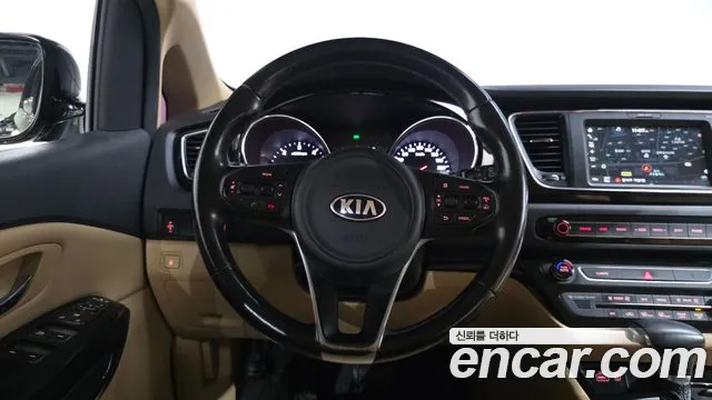Kia Carnival 2016 thumb 12