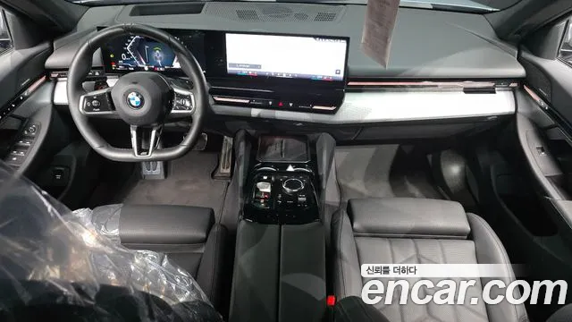 BMW 5-Series 2024 thumb 6