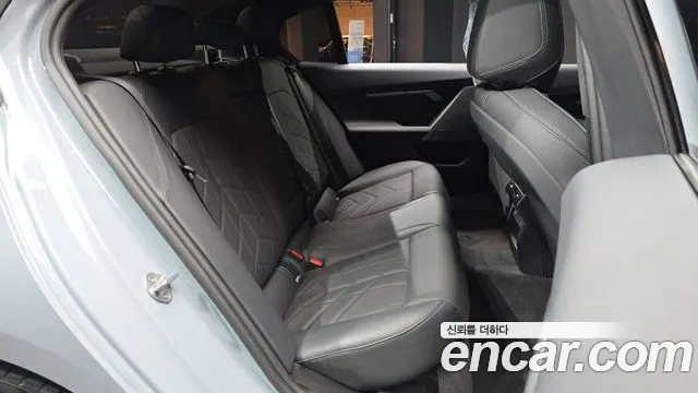 BMW 5-Series 2024 thumb 10
