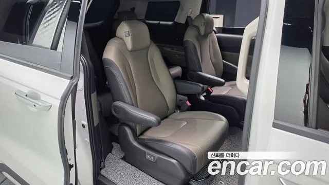 Kia Carnival 2025 thumb 11