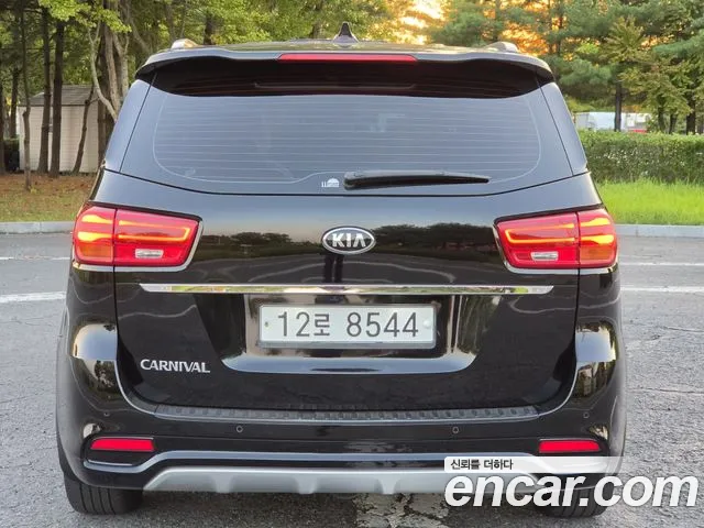 Kia Carnival 2019 thumb 4