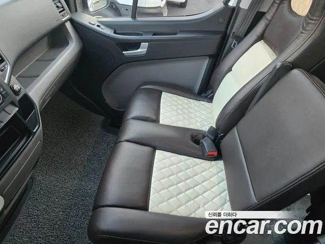 Hyundai Staria 2021 thumb 6