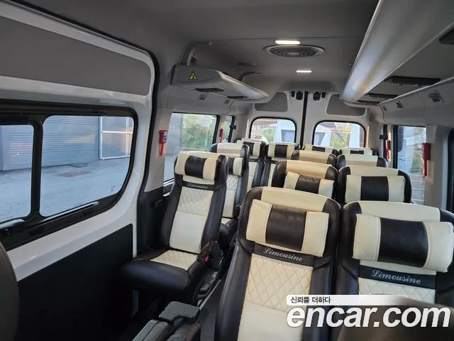 Hyundai Staria 2021 thumb 8