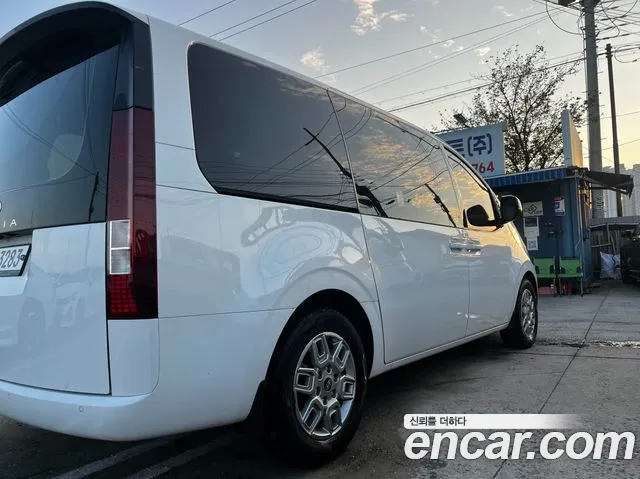 Hyundai Staria 2024 thumb 3