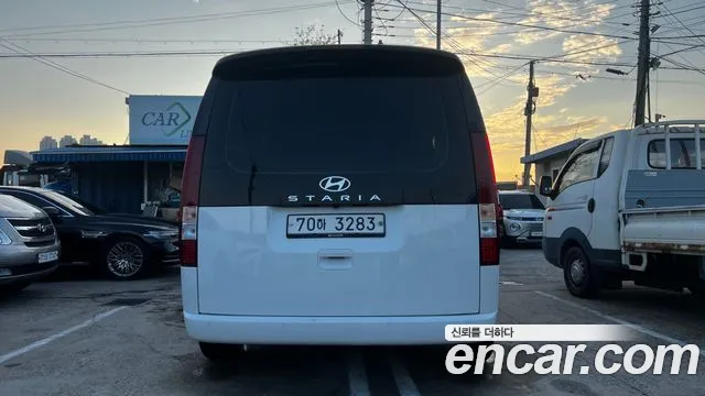 Hyundai Staria 2024 thumb 4
