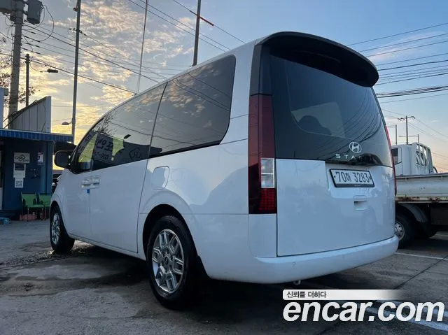 Hyundai Staria 2024 thumb 5