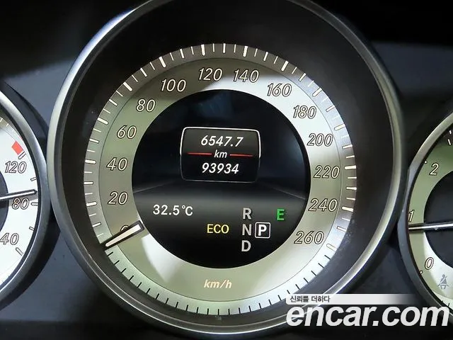 Mercedes-Benz E-Класс 2015 thumb 9