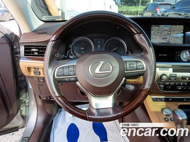 Lexus ES 2016 thumb 8