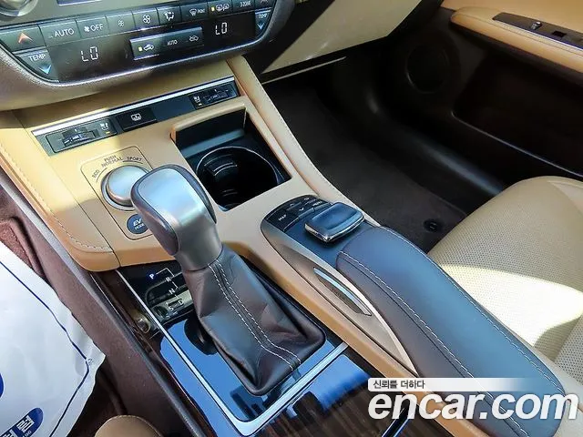 Lexus ES 2016 thumb 10
