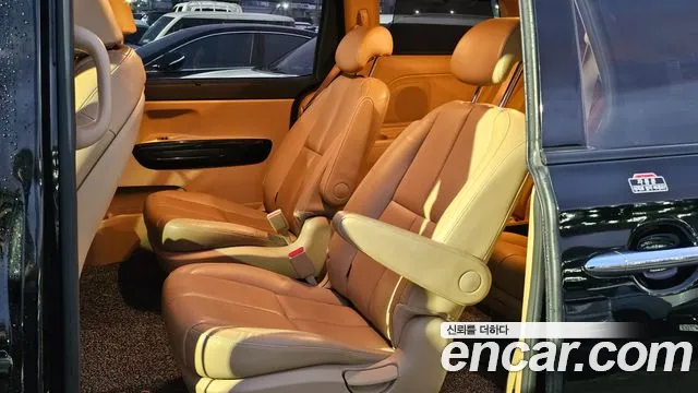 Kia Carnival 2016 thumb 9