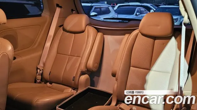 Kia Carnival 2016 thumb 10