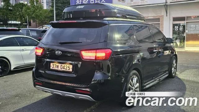 Kia Carnival 2016 thumb 7