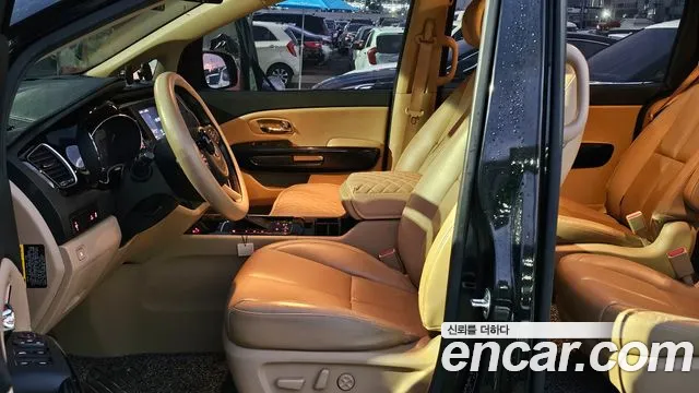 Kia Carnival 2016 thumb 8