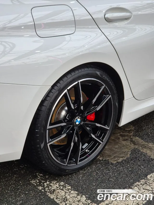 BMW 3-Series 2024 thumb 5