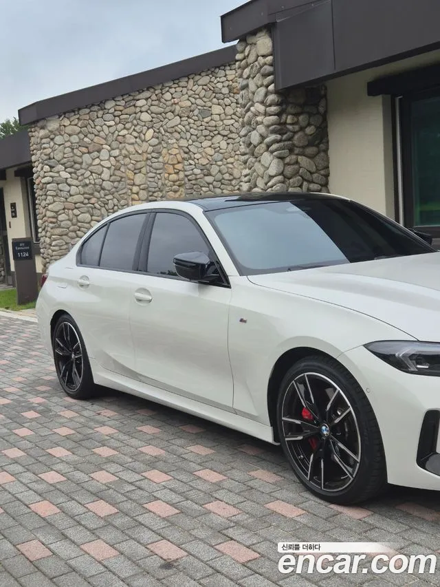 BMW 3-Series 2024 thumb 7