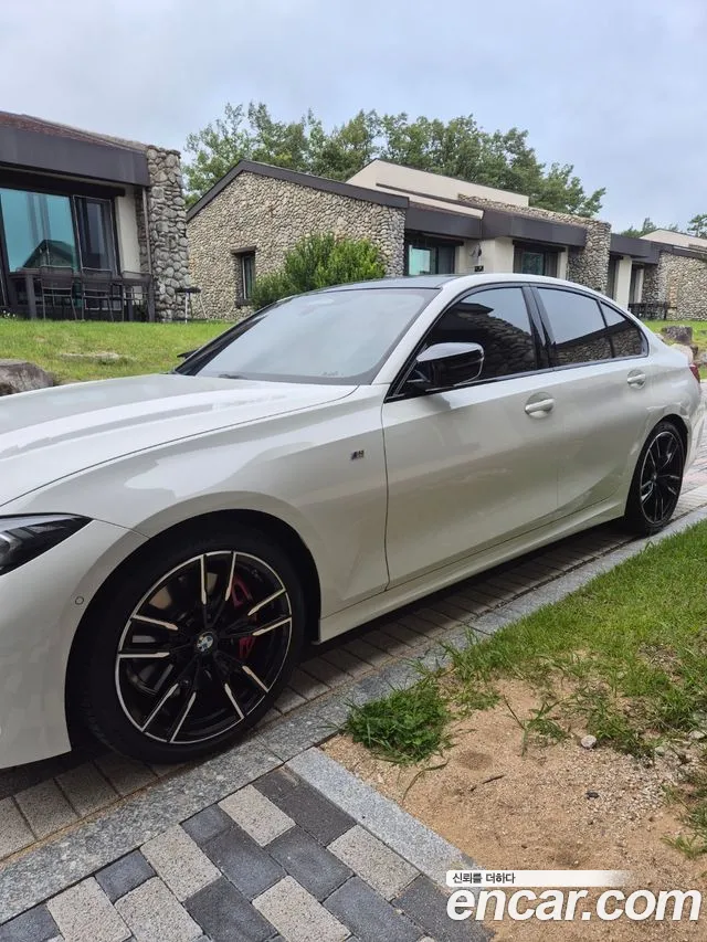BMW 3-Series 2024 thumb 8