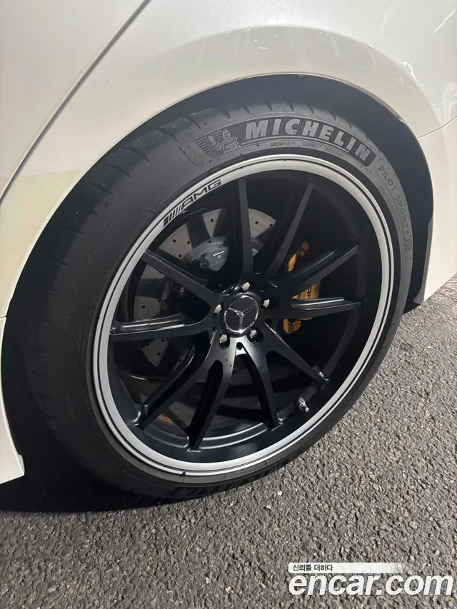 Mercedes-Benz AMG GT 2020 thumb 4