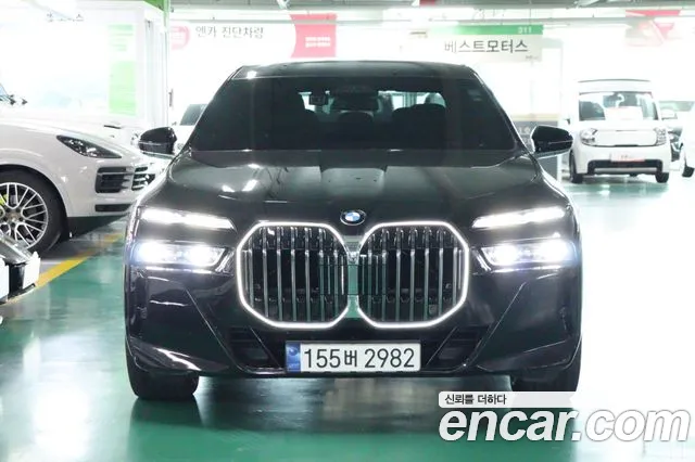 BMW 7-Series 2023 thumb 2