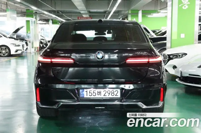 BMW 7-Series 2023 thumb 3