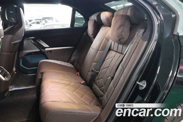 BMW 7-Series 2023 thumb 7