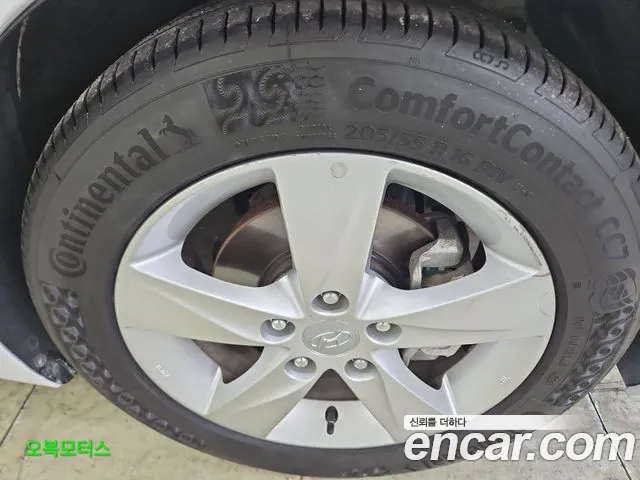 Hyundai Avante 2013 thumb 5