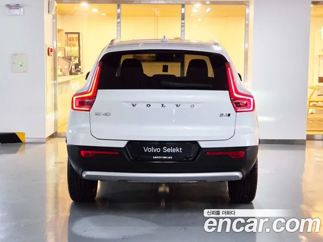 Volvo XC40 2026 thumb 4