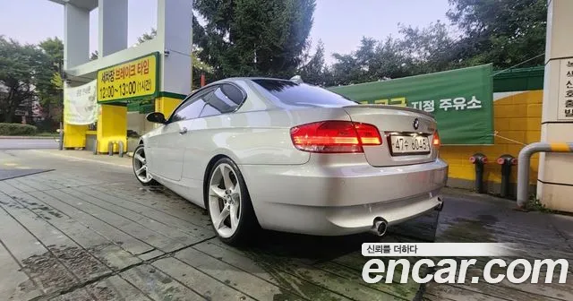 BMW 3-Series 2009 thumb 2