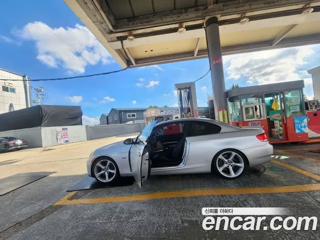 BMW 3-Series 2009 thumb 10