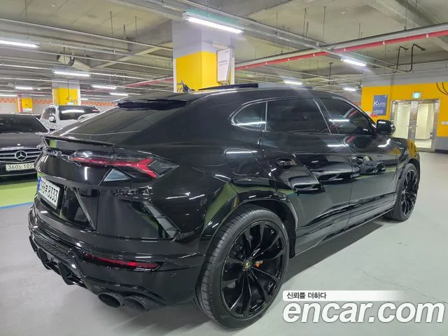 Lamborghini Urus 2021 thumb 4
