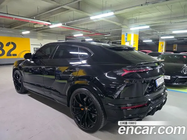 Lamborghini Urus 2021 thumb 6