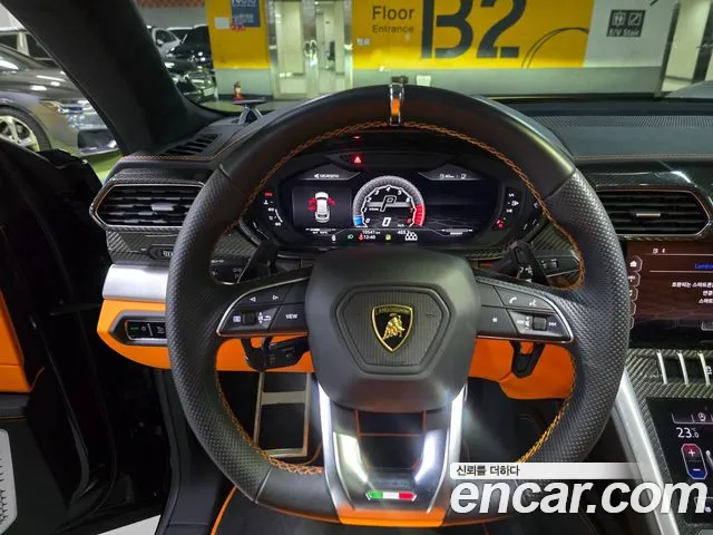Lamborghini Urus 2021 thumb 8