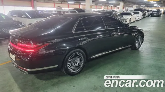 Genesis G90 2018 thumb 4