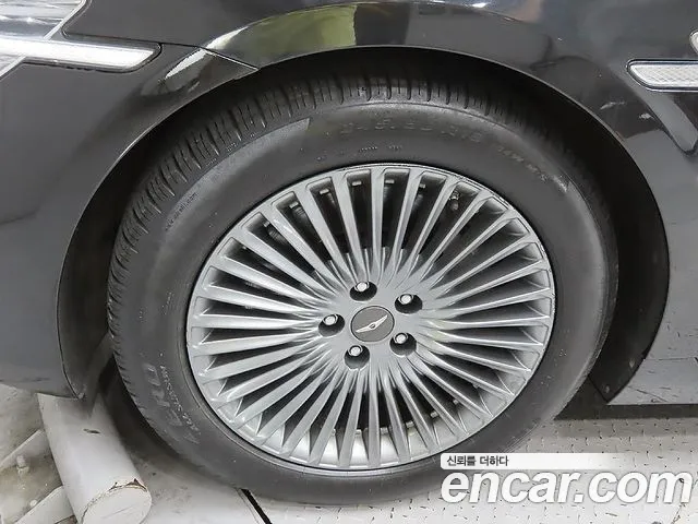 Genesis G90 2018 thumb 5