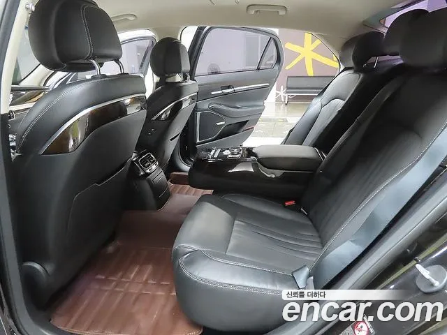Genesis G90 2018 thumb 9