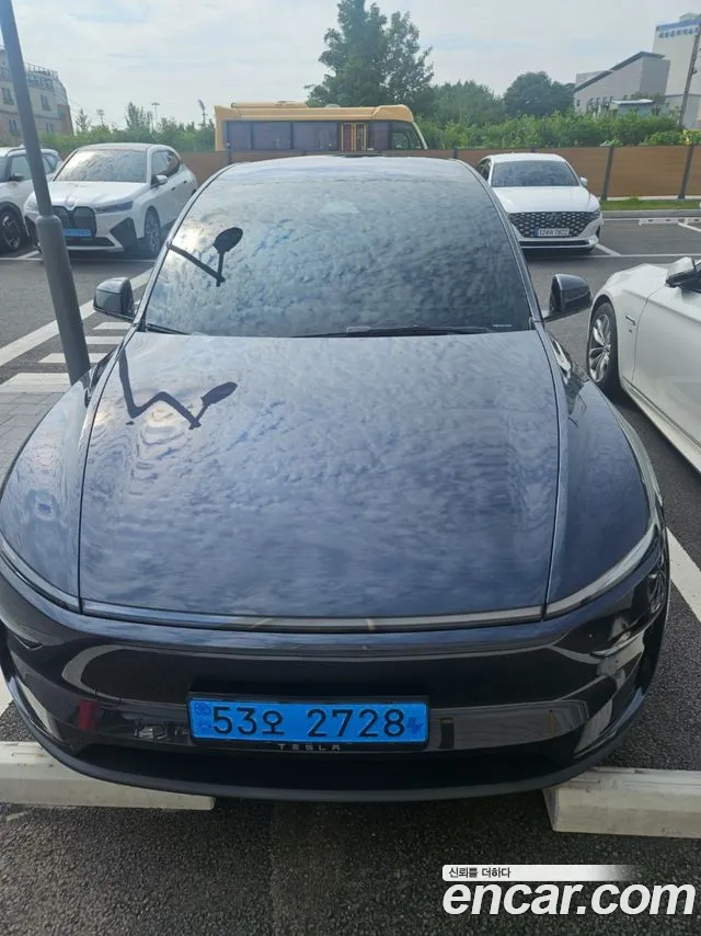 Tesla Model Y 2026 thumb 2
