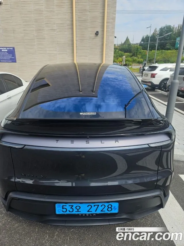 Tesla Model Y 2026 thumb 3