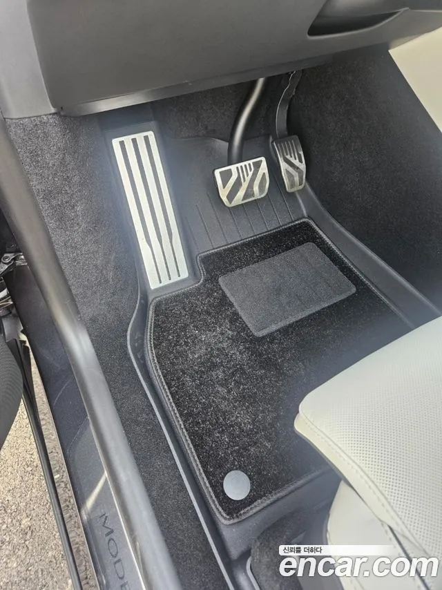 Tesla Model Y 2026 thumb 5