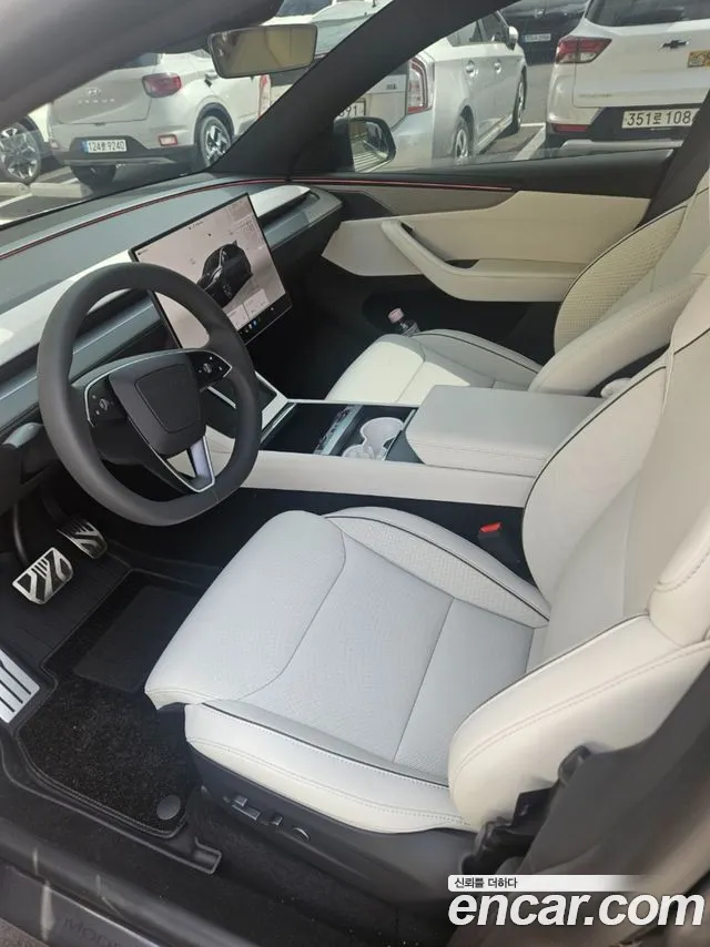 Tesla Model Y 2026 thumb 6