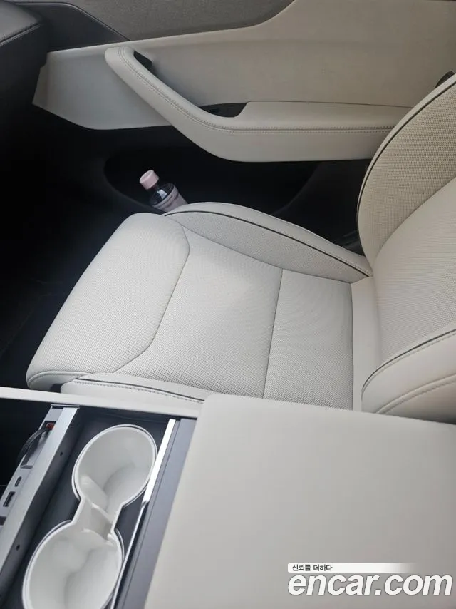 Tesla Model Y 2026 thumb 7