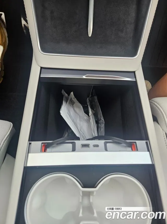 Tesla Model Y 2026 thumb 12