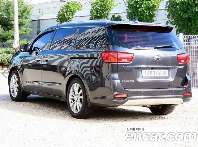 Kia Carnival 2019 thumb 2
