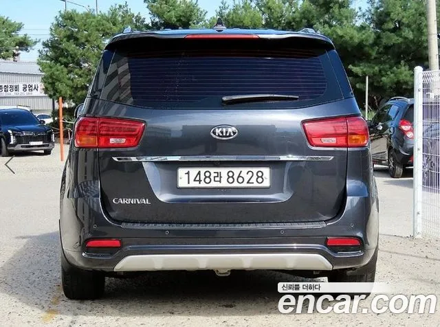 Kia Carnival 2019 thumb 4