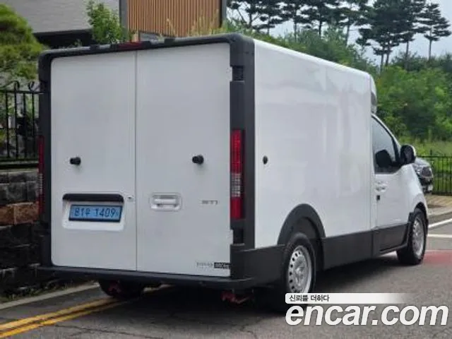Hyundai Staria 2026 thumb 2