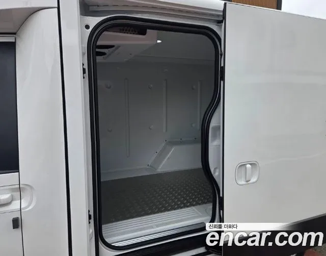 Hyundai Staria 2026 thumb 7