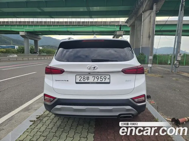 Hyundai Santa Fe 2018 thumb 4